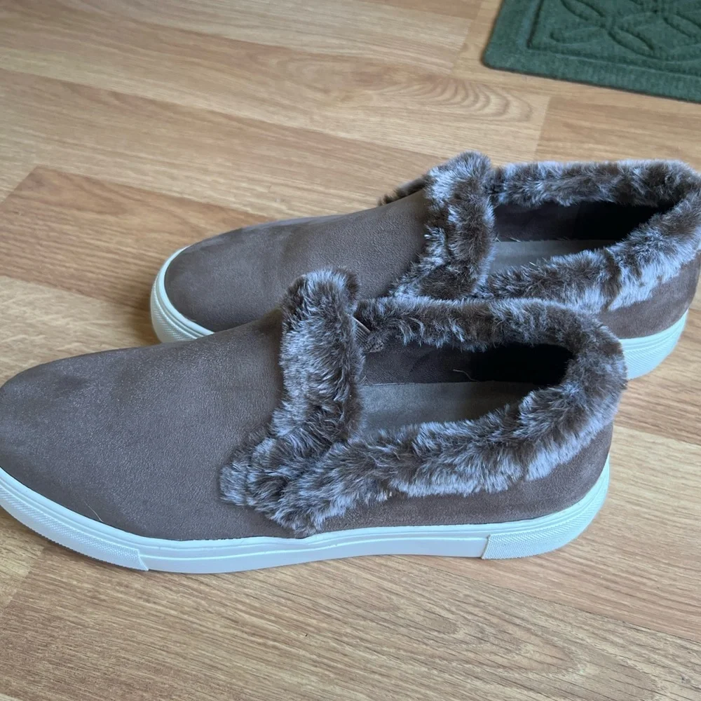 Fuzzy winter shoe! - Womens 11 Shu Shop fur detail suede look shoes!